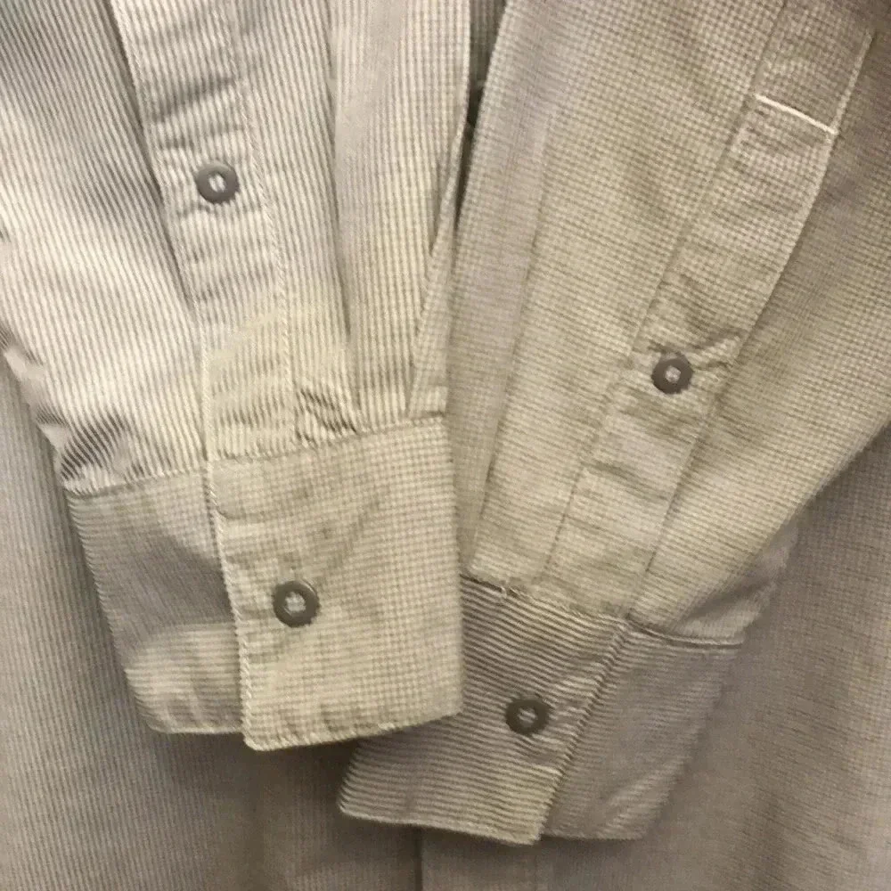 The North Face Men’s Lightweight Snap Front Outdoor Shirt